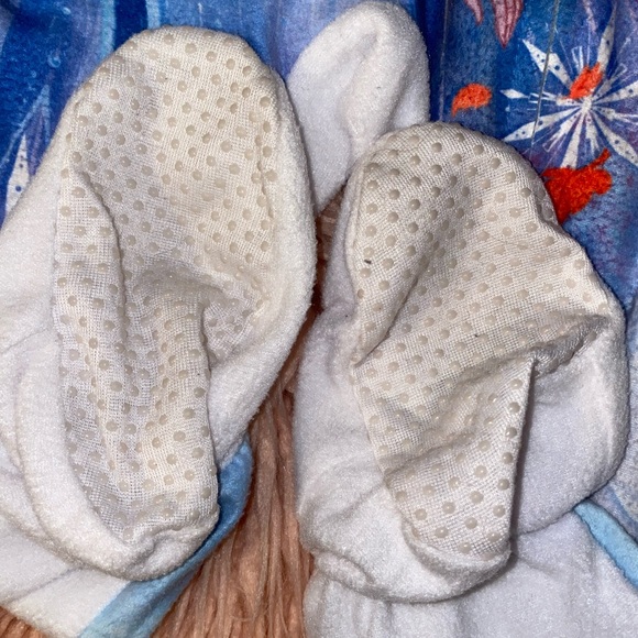frozen footed pjs - 2t - used once - Picture 5 of 5
